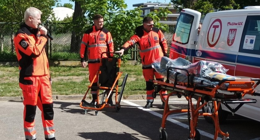 Nowa karetka dla szpitala przekazana 