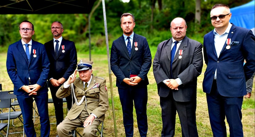 Dwaj płońszczanie wśród odznaczonych za przywracanie pamięci ofiar największej kaźni Północnego Mazowsza
