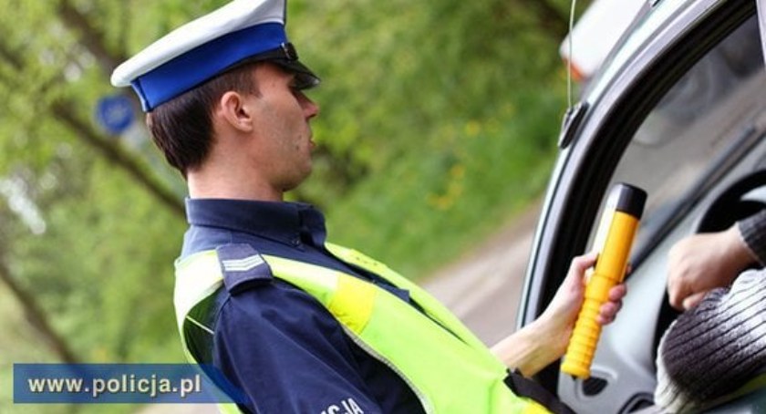 Dachował citroen - obydwaj mężczyźni byli pijani