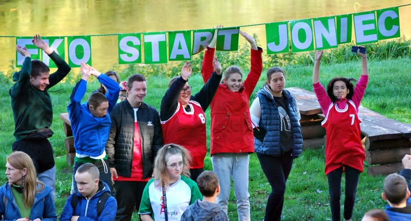 Biegali nad Wkrą w Popielżynie Zawadach - kolejna edycji biegów SOSW Joniec „Eko-Start”
