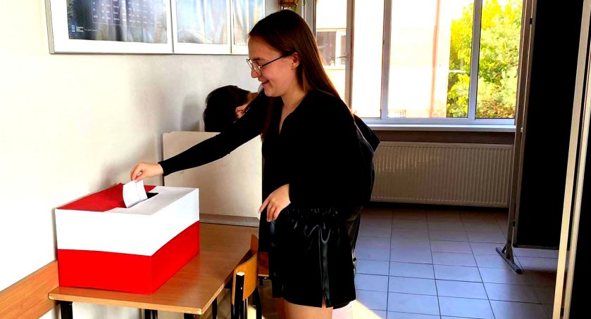 Po wyborach w szkołach - 10 listopada pierwsza sesja młodzieżowej rady powiatu