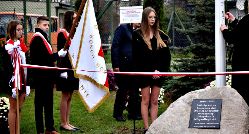 Świętowanie Niepodległości - obelisk z tablicą odsłonięty w Szczytnie