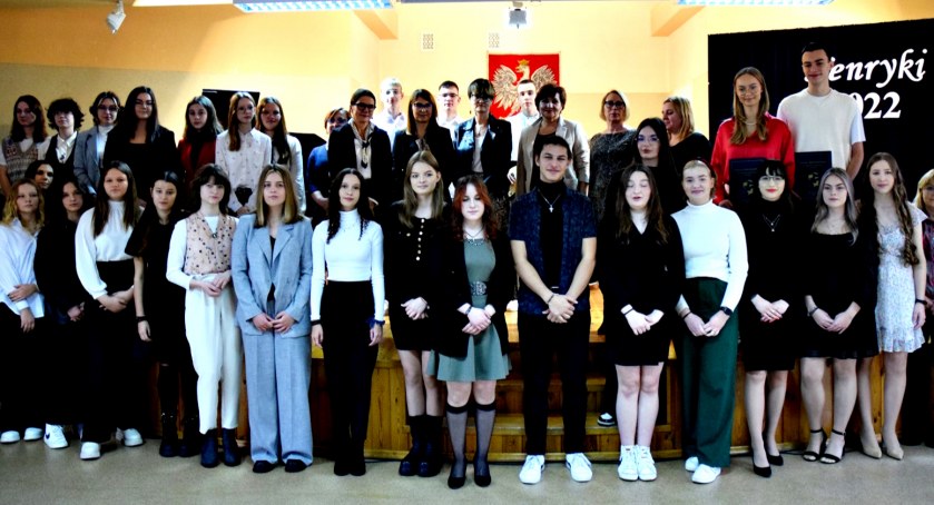 Henryki rozdane - gala konkursu z poezją, prozą i muzyką utalentowanej młodzieży