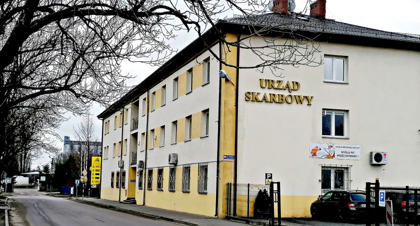 Zarzuty dla kierownika referatu kontroli płońskiej skarbówki