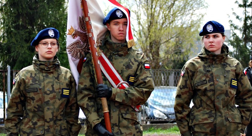 Będzie kasa na mundury dla klas w ZS 1