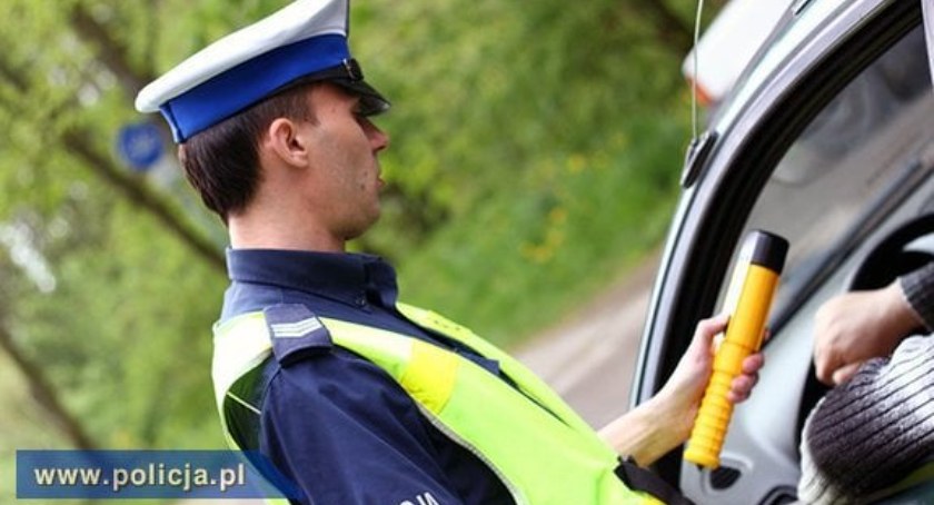 Wężykiem w wigilijny poranek - i jeszcze policjantom uciekał...