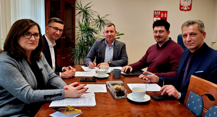 Powiat gminie Joniec bezpłatnie użyczył budynek ośrodka zdrowia