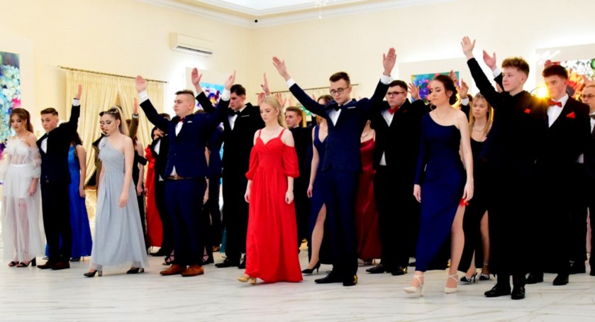 Studniówkowy zawrót głowy - w fotoobiektywie BAL ZS RACIĄŻ