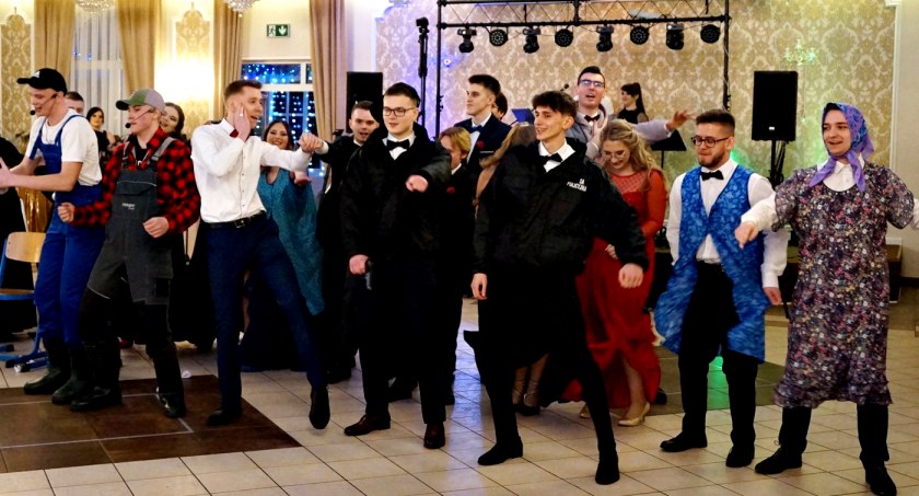Studniówkowy zawrót głowy - w fotoobiektywie BAL ZS CZERWIŃSK