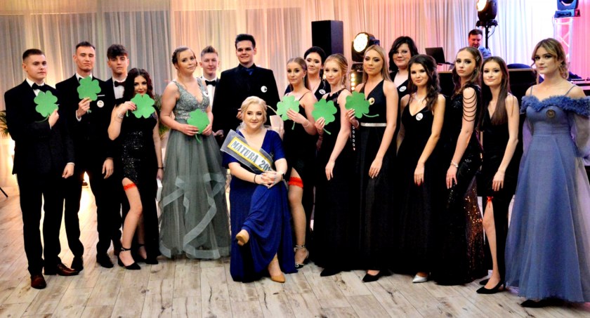Studniówkowy zawrót głowy - w fotoobiektywie BAL ZS 2 PŁOŃSK