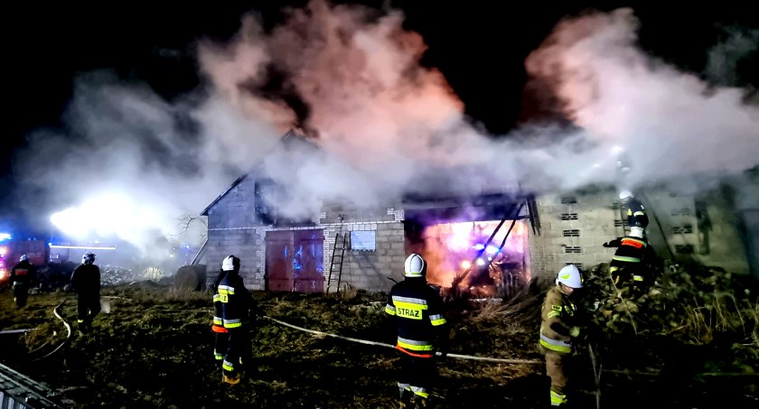 Gasili ogień ponad 7 godzin
