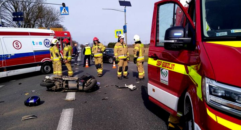 Ciągnik z motorowerem - policja o sobotnim wypadku