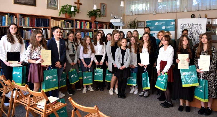 W pedagogicznej konkursowo recytowali Szymborską