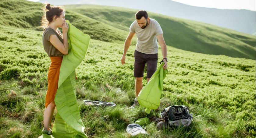 Minimalizm w odzieży outdoorowej: Jakie korzyści przynosi prostota?