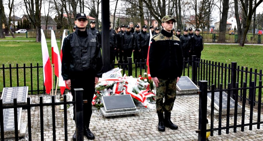 Płońska pamięć zbrodni katyńskiej i katastrofy smoleńskiej