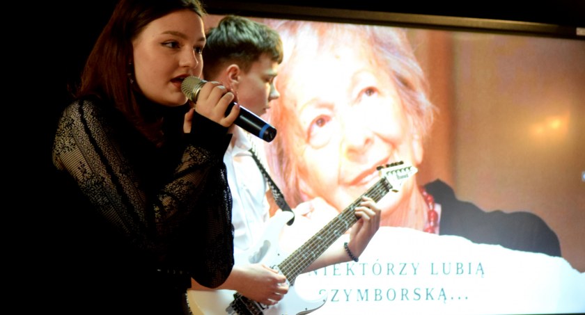 Między ciszą, a... Metallicą - twórczość Szymborskiej w interpretacji młodzieży z Płockiej
