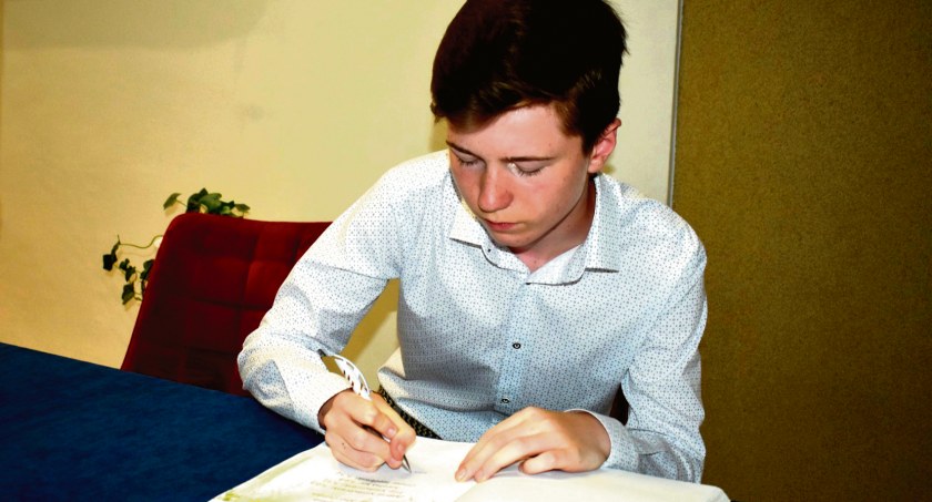 Ale wyczyn! Egzamin ósmoklasisty Gabriel Niesłuchowski zaliczył na maksa!
