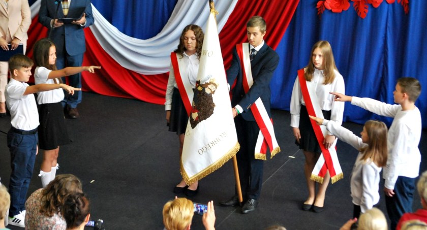 Miejska inauguracja i nowy sztandar dla SP nr 1 Płońsk