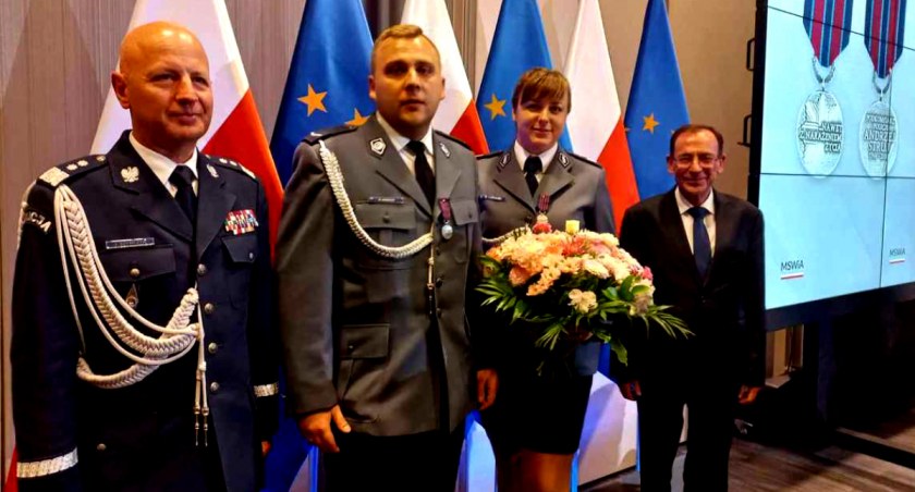 Dwoje naszych policjantów odznaczonych za ratowanie życia poza służbą