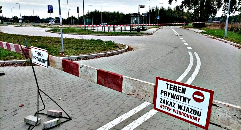 Ale numer - właściciele grodzą, straż miejska demontuje…