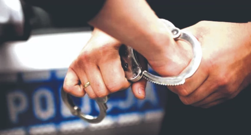 39-latek, który groził sprzedawczyni i zdemolował sklep w rękach policji
