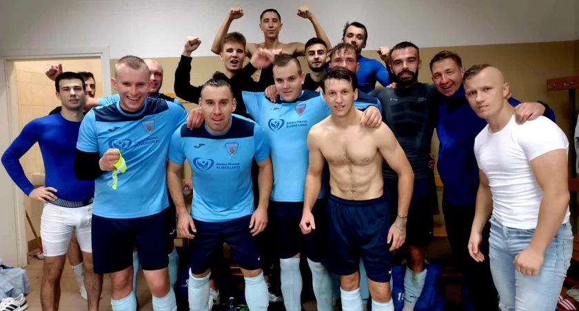Zwycięski Gladiator samodzielnym liderem! Korona zawiodła, a Błękitni z punktem