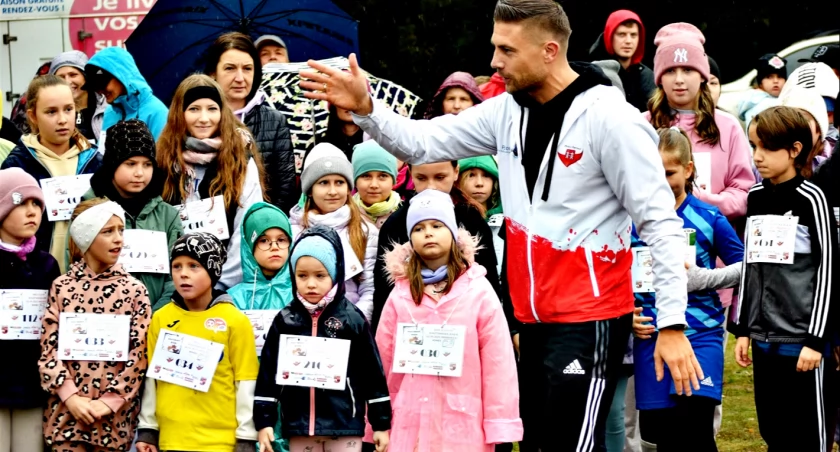 Mimo deszczu - w rekordowej ilości - ruszyli na pomoc 7-letniej Mai