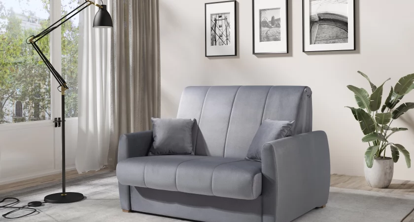 Sofa dwuosobowa z funkcją spania – idealny mebel do niewielkiej kawalerki. Na jakie modele warto zwrócić uwagę?