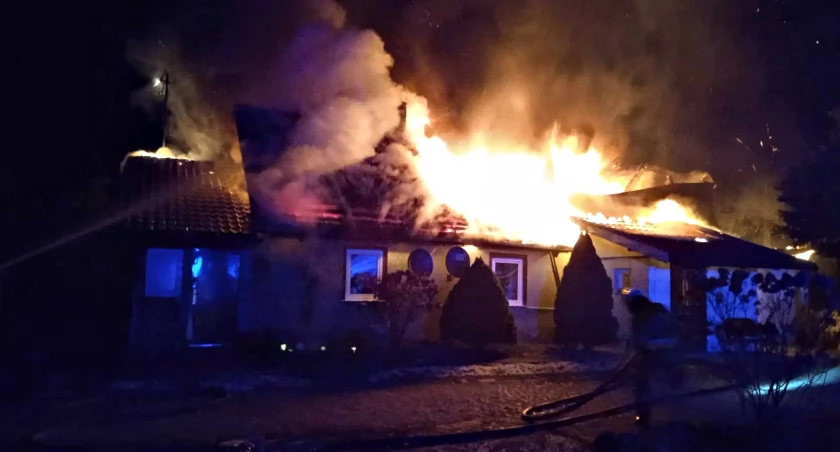 Cztery rodziny straciły dach nad głową po pożarze w Grabiu