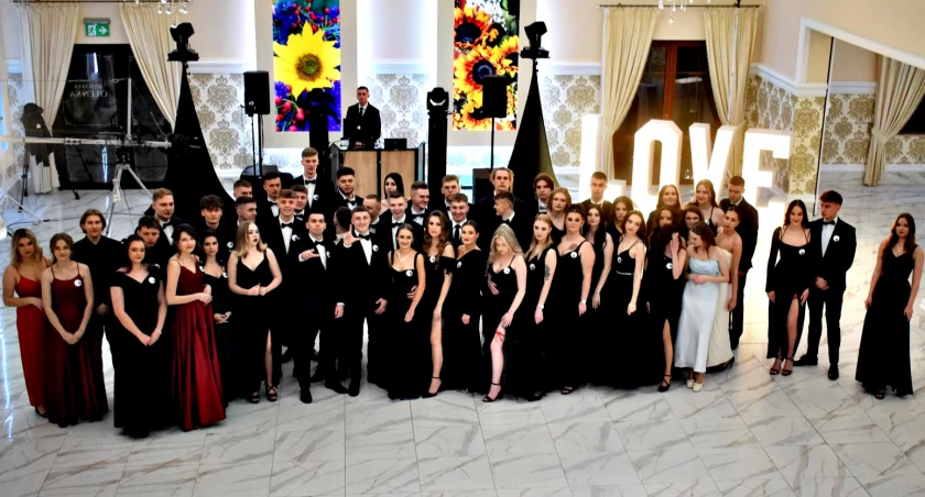 Niech żyje bal - w fotoobiektywie studniówka ZS RACIĄŻ 