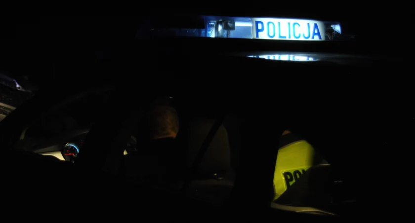 Uszkodził znaki drogowe, ale zostawił tablicę