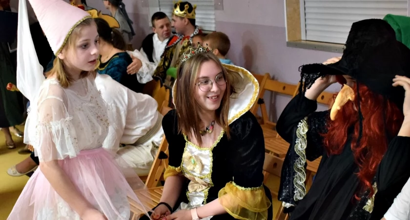 W kolorowym świecie bajek, czyli joniecki teatr integracyjny