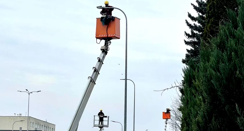 Zmieniają natężenie oświetlenia ulicznego