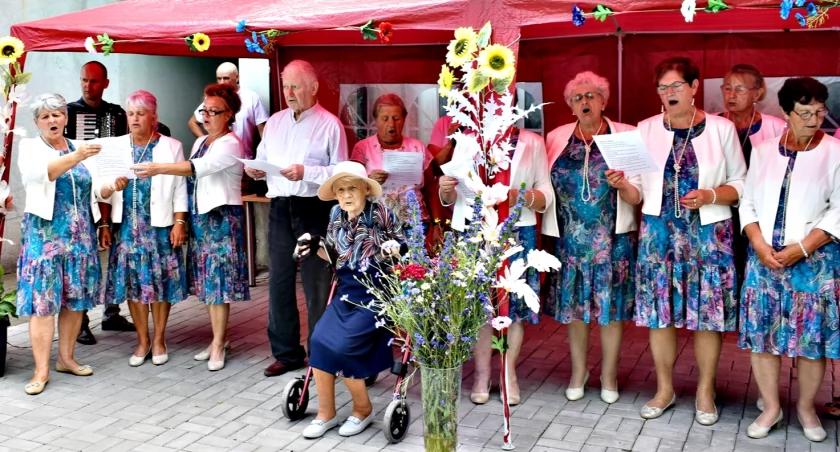 Dużo zabawy na integracyjnej imprezie w karolinowskim Domu Pomocy Społecznej