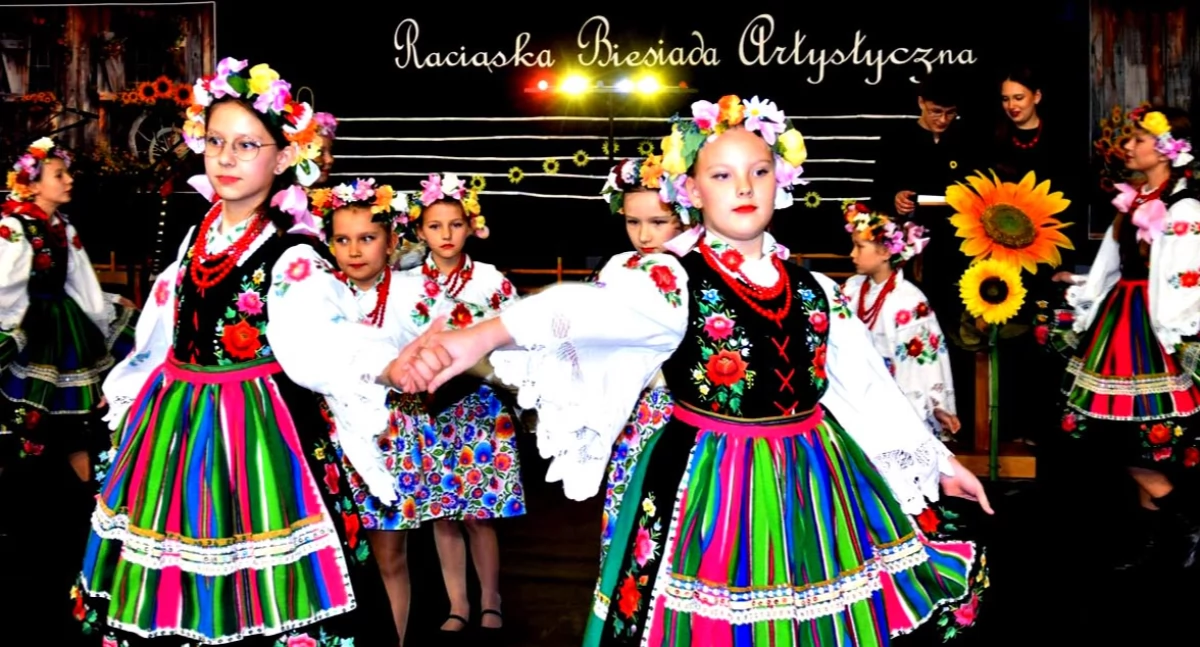 Integracja śpiewem i kuchnią regionalną, czyli artystyczne biesiadowanie w Raciążu