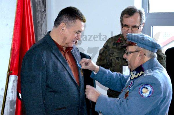 Złoty krzyż dla burmistrza