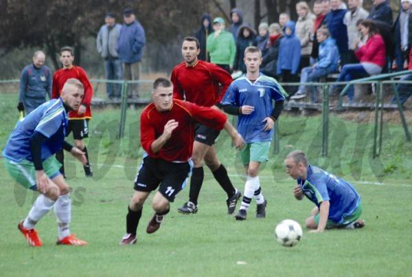 Jutrzenka w półfinale Pucharu Polski, Błękitni rozstrzelali Koronę, remisowe derby w Nowym Mieście