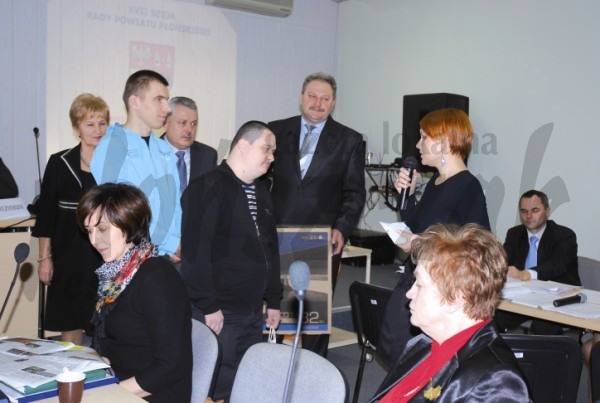 Paczka i telewizor od radnych