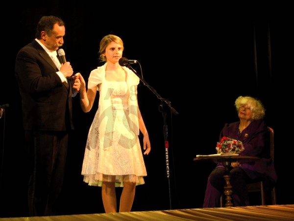 Barbara Wachowicz i młodzież - Henrykowi Sienkiewiczowi