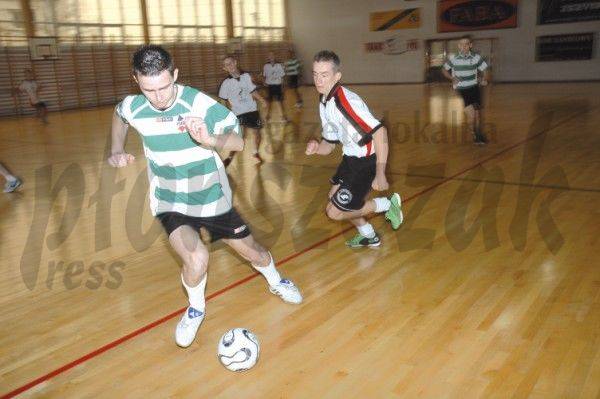 Integracja poprzez rywalizację piłkarską - turniej w baboszewskiej hali sportowej