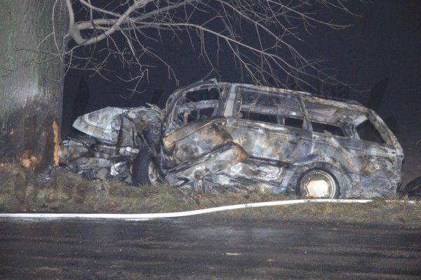 21-latek spłonął w samochodzie