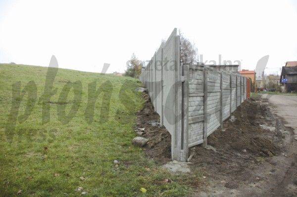 Płot przy (na) grodzisku