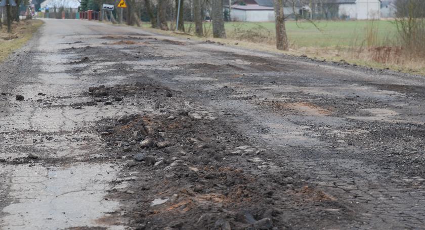 Drogi się posypały - co na to Powiatowy Zarząd Dróg?