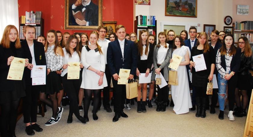 Wtorek z Asnykiem i Herbertem w bibliotece
