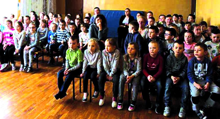 Pokaz ratownictwa dla dzieci z SP Kamienica