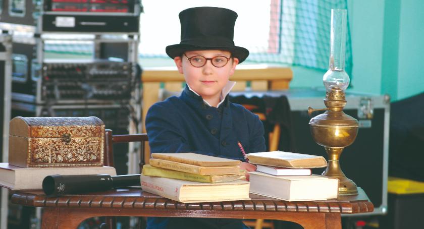 Siódmoklasiści sami nakręcili materiał o patronie SP 2 Płońsk