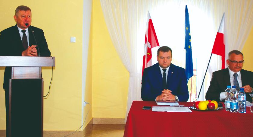 Dołożyli powiatowi  na drogi
