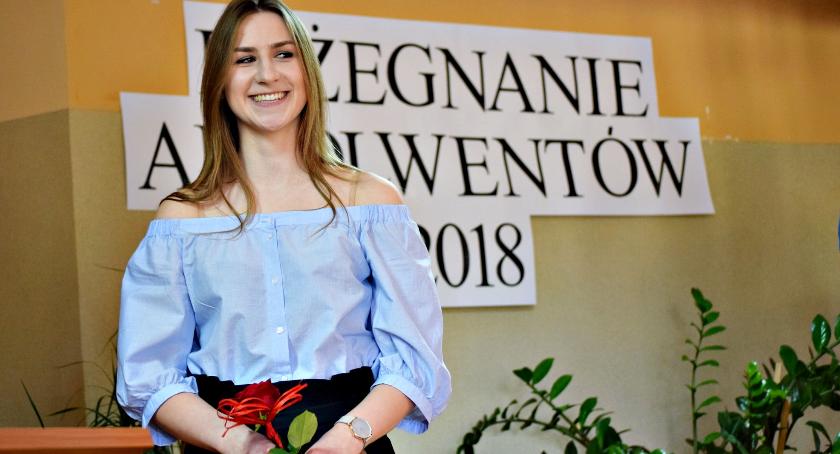Maturzystów pożegnanie w ogólniaku