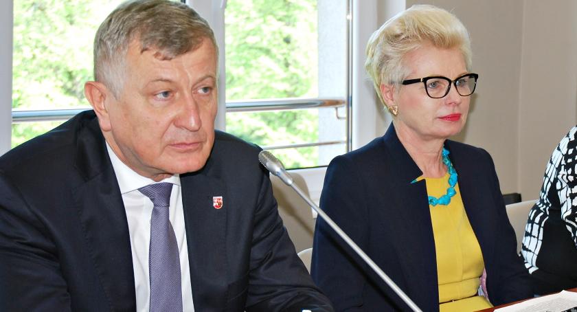 Pensję staroście obniżyli