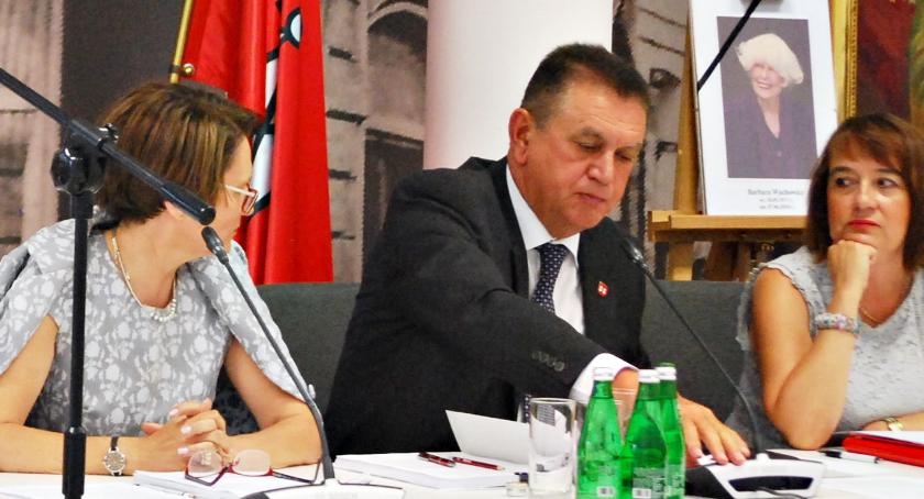 Burmistrz będzie zarabiał mniej